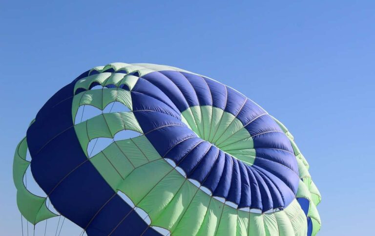 parachute-7762557_1280