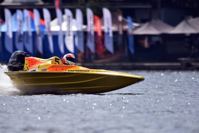powerboat-6539945_1280
